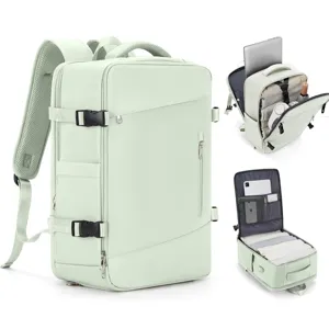 Vista detallada de la mochila de viaje verde menta de gran capacidad con compartimento pc