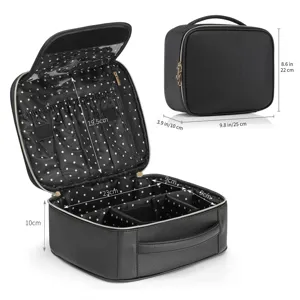 Detalle interior del neceser de maquillaje de PU negro con forro de lunares y divisores