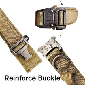 Vista detallada de la hebilla de metal resistente en este collar táctico para perros