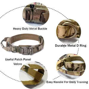 Detalle del collar táctico para perro con hebilla metálica y asa de control