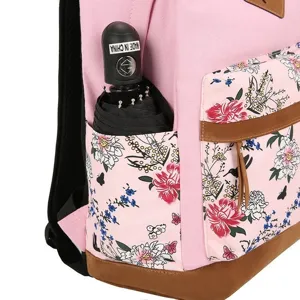 Détail de poche latérale de sac à dos en toile à fleurs, vue rapprochée de sac d'étudiant.