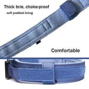 Vista detallada del forro acolchado suave de este collar táctico azul para perros