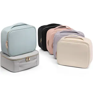 Colección de bolsas de maquillaje de cuero PU de grano cruzado en varios colores pastel.