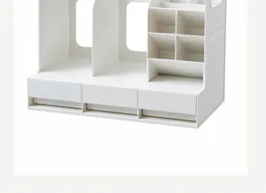 Vista dettagliata dell'organizzatore da scrivania bianco con etichette dimensionali