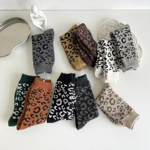 Gemütliche Damen Winter Leopardenmuster Socken im Detail, weiche warme Strümpfe in vielen Farben.