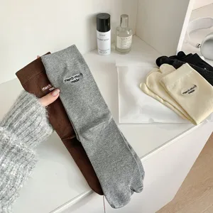 Soft cotton tabi socks with split-toe design and minimalist embroidery for casual wear