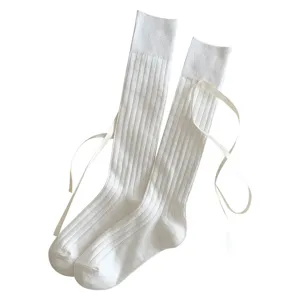Weisse Kniestruempfe fuer Damen japanische niedliche Lolita Baumwollrippen Socken mit Schleife.