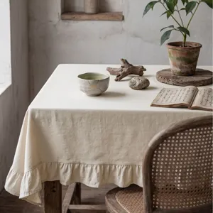 Tovaglia minimalista in cotone lavato a tinta unita con bordo a balze per decorazione tavola