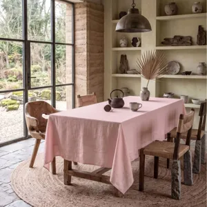 Rosa Tischdecke aus gewaschener Baumwolle für Esstisch im minimalistischen Wabi-Sabi-Stil