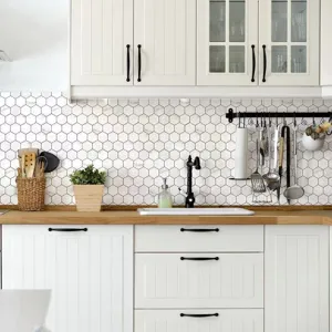 Pegatinas de pared hexagonales de mármol blanco para salpicadero de cocina.