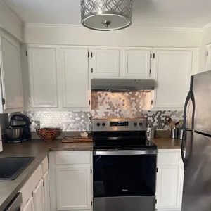 Modernos adhesivos de mosaico hexagonal de metal plateado y bronce para salpicadero de cocina