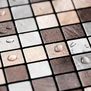Azulejos adhesivos de mosaico metálico 3D impermeables con textura cepillada detalle
