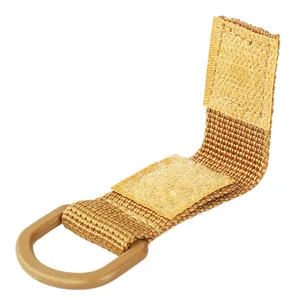 Vue détail du crochet de sangle de sac à dos tactique en nylon, boucle D-ring durable avec velcro.