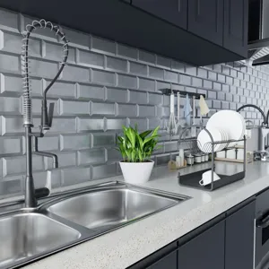 Piastrelle da Parete 3D Texture Metallo PVC Spazzolato Autoadesivo Impermeabile Antiolio Adesivi Mattoni per Cucina Bagno Fai da Te