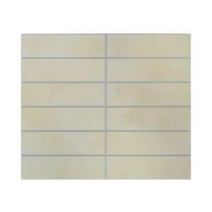 Vista dettagliata delle piastrelle in pietra SPC beige con texture marmo naturale