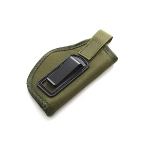 Detail eines taktischen IWB-Holsters aus Nylon mit stabilem schwarzem Metallclip