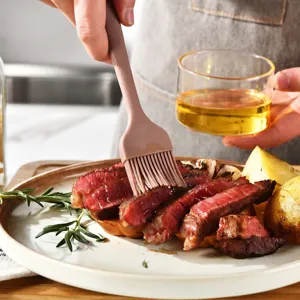 Pinceau à huile en silicone résistant à la chaleur pour badigeonner les steaks en cuisine