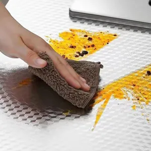 Autocollant en feuille d'aluminium anti-huile pour cuisine étanche résistant à la chaleur.
