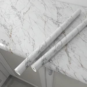 Zelfklevende marmerlook behangrol voor keuken aanrechtbladen en meubelrenovatie.