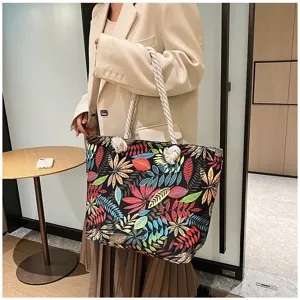 Grote canvas draagtas in etnische stijl met tropische bladerprint en stevige witte touwhandvatten