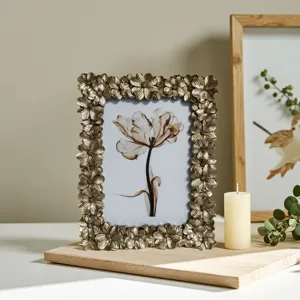 Vintage floral resin photo frame desktop decoration, elegant European style picture frame.