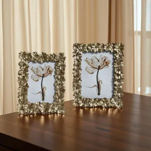 European Vintage Resin Photo Frame Gold Carved Floral Relief Picture Frame Ornate Desk Tabletop Wall Hanging Home Decoration Display Frame