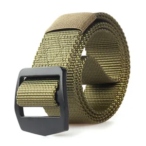 Taktischer Nylongurt mit Metallschnalle fuer Outdoor Militaertraining und Alltag.