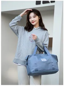 Bolso de viaje azul grande para mujer con mucha capacidad y diseño elegante