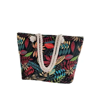 Grote canvas shopper in etnische stijl met kleurrijke bladprint en touwhandvatten