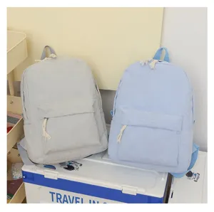 Mochila de pana en gris claro y azul con tiradores de cremallera de cuerda