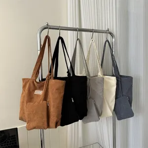 Bolsos tote grandes de pana en varios colores con pequeñas bolsas a juego incluidas