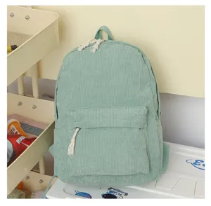 Mochila de pana verde menta con tela texturizada y detalles de tiradores de cuerda