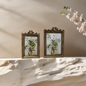 Antiker goldener Bilderrahmen europäischer Relief Fotorahmen Wanddekoration im Haus