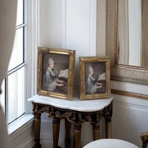 Exquisiter europäischer Vintage-Bilderrahmen mit klassischem Kunstporträt für die Wanddekoration.