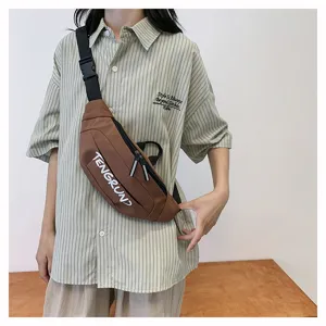 Lässige braune Brusttasche für Herren und Damen, minimalistische Crossbody-Tasche