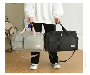 Grandes bolsas de deporte y viaje con separación seco-húmedo en gris y negro con modelo