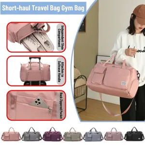 Vista detallada del compartimento para zapatos y funda de maleta del bolso gym
