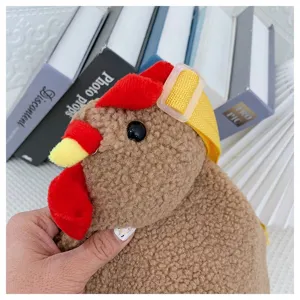 Nahaufnahme der niedlichen Cartoon-Huhn-Plüsch-Umhängetasche mit Lammwoll-Struktur