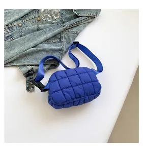 Bolso de pecho acolchado azul para mujer estilo coreano con chaqueta vaquera informal