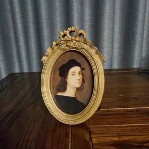 Vintage European style resin photo frame with ornate gold oval design and relief