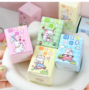 Collection de boîtes surprises de dessins animés colorées avec d'adorables animaux.