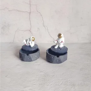 Creative astronaut moon desktop ornament resin ashtray details, perfect for modern room decor.