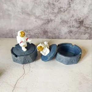 Creative astronaut resin ashtray and desktop decoration for modern living room
