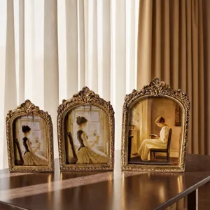 European Vintage Resin Photo Frame Luxury Distressed Gold Distressed Relief Arch Carved Picture Frame For Tabletop Wall Decor Home Ornaments