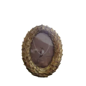 Vintage resin photo frame oval gold picture frame leaf carved desktop wall decor display.