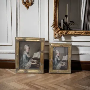 Europäischer Vintage Bilderrahmen mit klassischem Ölgemälde Porträt für Wanddekoration.