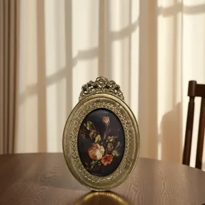 Marco de fotos de resina ovalado vintage con arte floral, decoración elegante para sala o dormitorio.