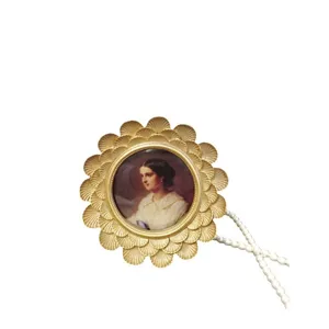 Elegant vintage gold round picture frame featuring European palace style ornate carvings