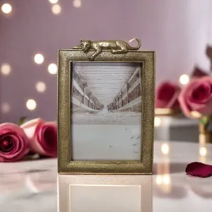 Vintage resin leopard photo frame with luxury gold textured finish for home decoration