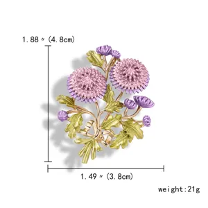 Detailed view of enamel daisy flower brooch with size and weight specifications